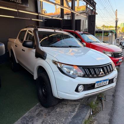 MITSUBISHI L200 TRITON 2.4 16V TURBO DIESEL GL CD 4X4 MANUAL MITSUBISHI L200 TRITON 2.4 16V TURBO DIESEL GL CD 4X4 MANUAL